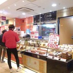日本一 - 食品売り場の一角