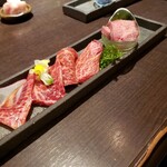 Yamagata Kurogewagyu Uyonezawagyuuyakiniku Kotora - お肉～❤️特選上ロース、特選上カルビ、タン塩が二枚づつ❗