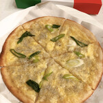 ビアカフェあくら - 白神ネギとしらすのピザ