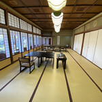 百楽荘 - こんなに広いところに2組のみでした。