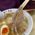 青竹手打ちラーメン 麺や 大山 - 柔らかくて味が染みてます♪