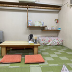 青竹手打ちラーメン 麺や 大山 - 座敷です。