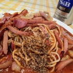 パスタカリーノ - これくらいは胡椒掛けないと…