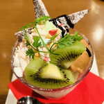 ヴィタル - シェフの気まぐれパフェ
ガトーショコラが乗ってます