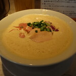 ラーメン家 あかぎ - 鶏白湯しょうゆラーメン(800円、斜め上から)