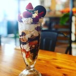 ピッツェリア&ワイン食堂 トマトヘッド - いちごチョコパフェ