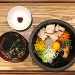 Chingu To Koko De - 鶏煮干し石焼きビビンバ定食
