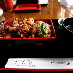 おが和 - 焼き鳥重（普通盛り）