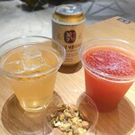 TSUTAYA - 『SHARE LOUNGE』アルコールプラン利用
                        サーバーからは角ハイボールやヒューガルデンも飲み放題
                        (右のはヒューガルデン/ロゼ)