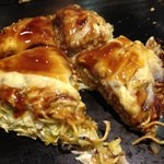 鶴橋風月 - お好み焼きもたまにはいいです。なんかの番組でやってましたが関東ではお好み焼きをピザのように放射状の扇型に切るそうなw