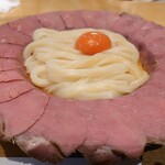 マルヨシ製麺所 - 肉釜玉うどん