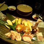 豚肉三種盛合せと野菜盛合せ。