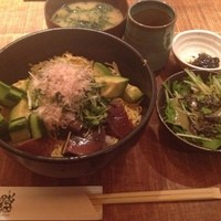 黒尊 - カツオとアボカド丼