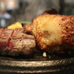 トゥッカーノグリル＆バー - 牛ランプ100g＆チキンガレット270g　アップ