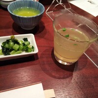伊勢廣 京橋本店 - 鳥スープとお新香付きです。
