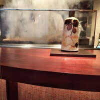 伊勢廣 京橋本店 - この猛烈な煙で しっかり燻香を付けるのが伊勢廣流。