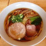 麺処 いち林 - 醤油そば 中細麺 大盛。