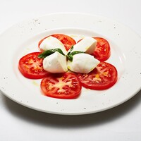 モッツアレラ トマト＆バジルを添えて