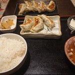 鼎豐源 - ライス+餃子(8個)+スープ。