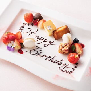 土日祝 ランチ アニバーサリープラン オーダービュッフェ 乾杯スパークリングワイン アニバーサリーデザート 花束 ビュッフェ カフェレストラン ナイト デイ 中津 大阪メトロ バイキング 食べログ