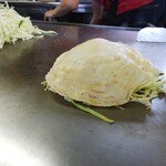 お好み焼きもみじ - 丁寧に磨かれた鉄板