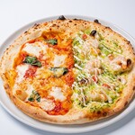 ■Half & Half (Margherita & Pizza Genovese with plenty of plump shrimp)