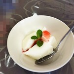 Chuuka Hanten Kujaku - 定食セットのデザート杏仁豆腐