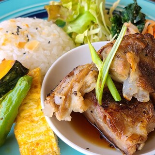 健康を意識した豊富な種類の料理。