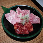 極上肉盛り合わせ(\2,000)：ヒレ、カルビ、ロース、ハラミです。