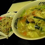 サン浜名 - 半チャーハンタンメン\800