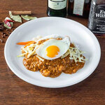 カレーとクラフトビール・ロンロン - 目玉焼きチーズカレー