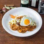 カレーとクラフトビール・ロンロン - 目玉焼きチーズハンバーグカレー