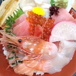 グルメ館 豊魚 - 大漁海鮮丼。