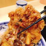 天ぷら てんちゃん - 海鮮かき揚げ。タレとの相性が素晴らしい