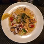 Trattoria Trenta - 魚貝とキノコのスパゲッティ(1290円)です。