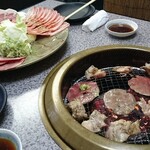 ホルモン焼肉 まる豚 - 