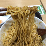 汁なし担担麺くにまつ - 麺リフト。