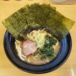 Ajiou - ラーメン700円麺硬め。海苔増し100円。