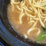 横浜ラーメン　味王 - あっさりライトなスープ。