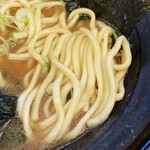 横浜ラーメン　味王 - 丸山製麺(株)の中太麺。