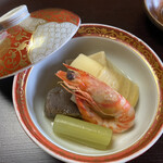 Haginoya - 海老、こんにゃく、フキ、タケノコ、高野豆腐の炊き合わせ