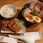 Ramen Chikin Yarou - 贅沢なこってり野郎、唐揚げセット