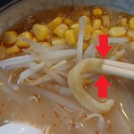 麺屋せんり - 味噌ラーメン（極太麺選択）880円+大盛100円　割りばしの幅と同じです