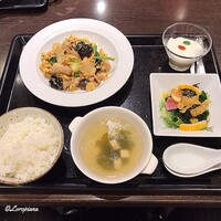 中国料理 豪華 - 豚肉と玉子､ｷｸﾗｹﾞのｵｲｽﾀｰｿｰｽ炒めﾗﾝﾁ