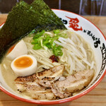 とんこつ愛があふれてる ラーメン とりこ - 