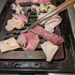 焼肉 六甲園 - ホルモン盛り合わせ