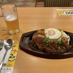 ガスト - ビーフステーキ鉄板焼きごはんシャリアピンソース(ライス大盛)、ビール