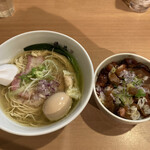 支那蕎麦屋 藤花 - 特製塩らぁ麺 炙り焼豚丼