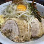 ラーメン二郎 - 大ぶた（930円）＋汁なし（80円）＋ニラキムチ（80円）、ニンニクコール