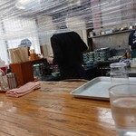 丸長 - カウンターのみの店内